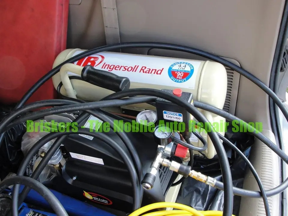 Air compressor with its receiver tank