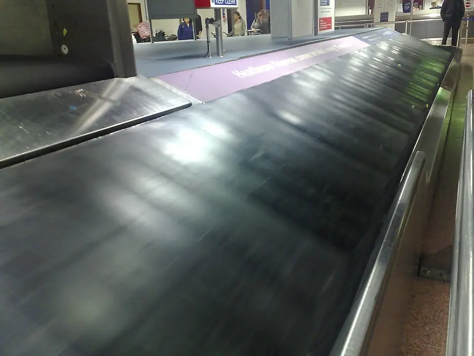T4 baggage claim conveyor belt