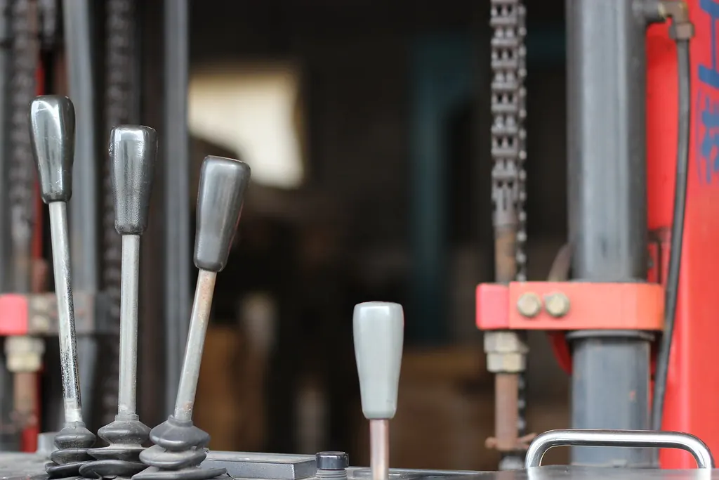 Control levers of a forklift truck