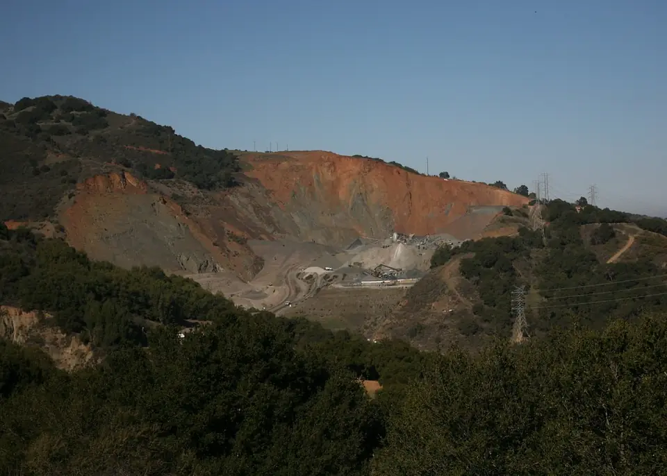 Hanson Permanente limestone quarry