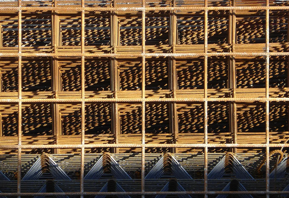 Stacked welded grids of steel reinforcing bars