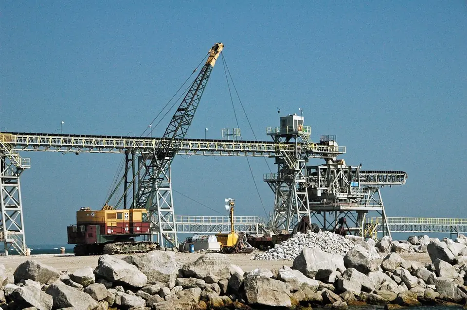 Lafarge Marblehead Quarry's dock loadout facility (Marblehead Peninsula, Ohio, USA) 7