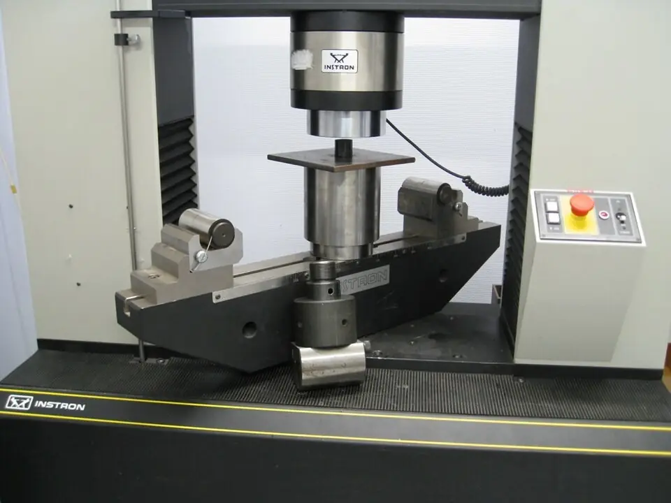 Compression test-Universal testing machine